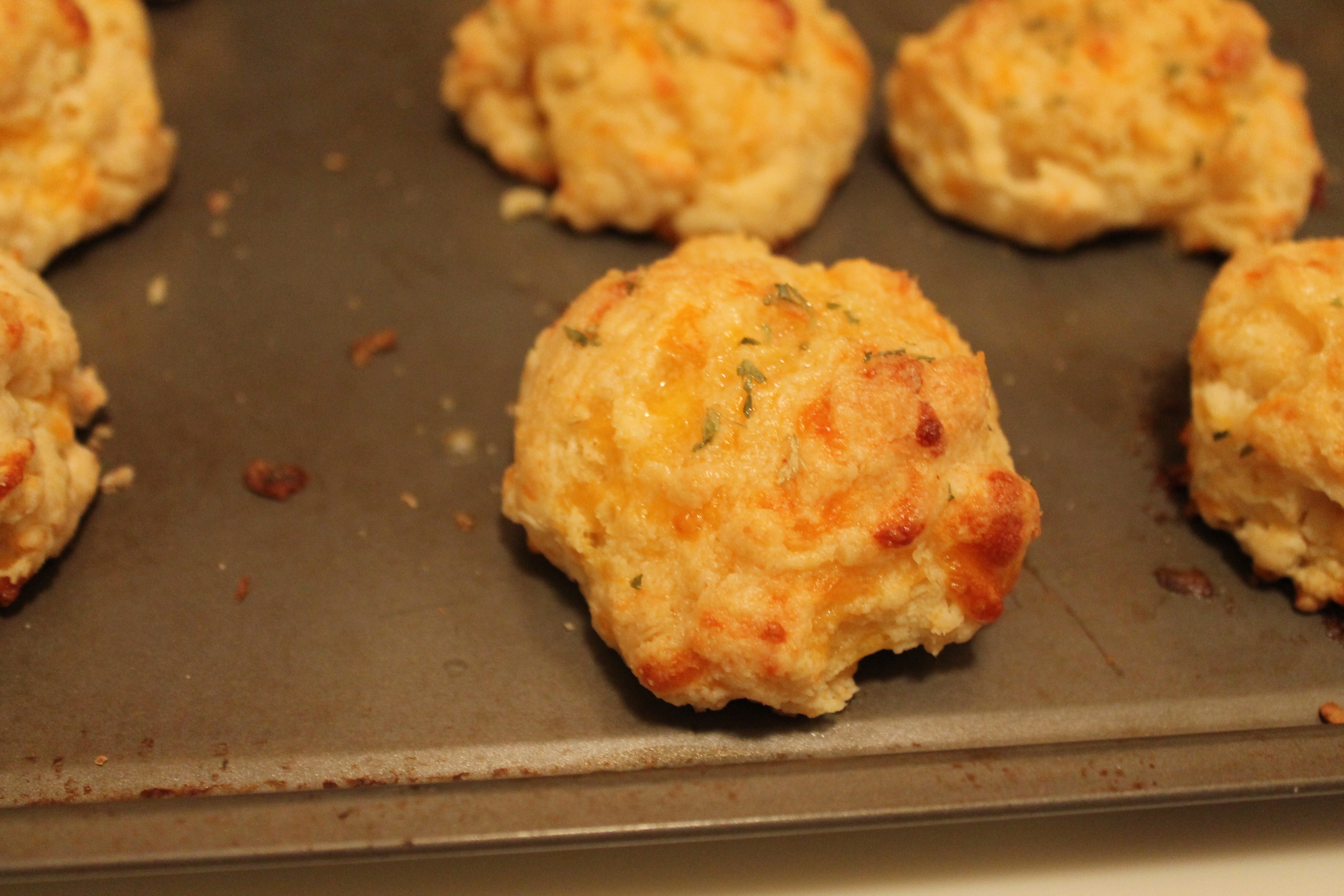 Homemade Red Lobster Biscuits [Cheddar Bay Biscuits]